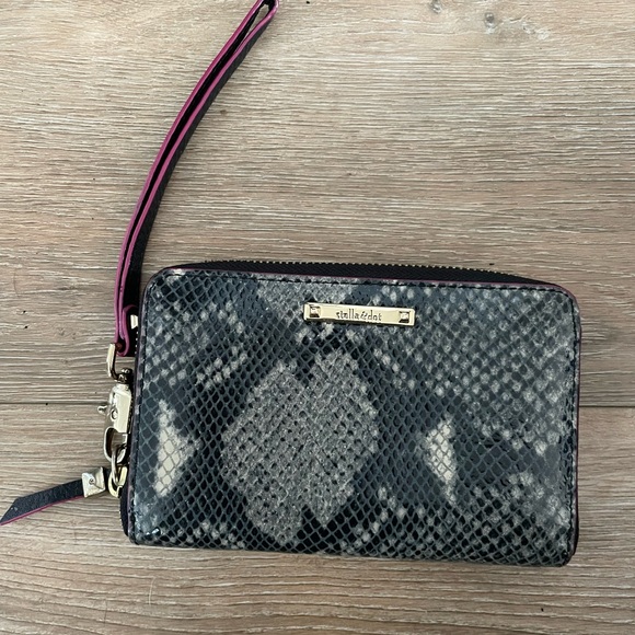 Stella & Dot Snakeskin Zipped Wallet - Picture 1 of 3